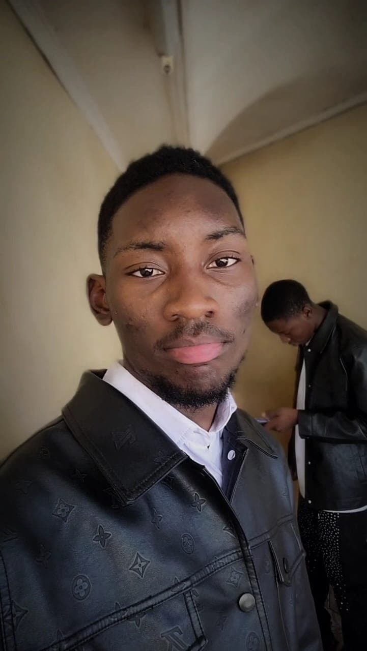 Boyema Desley Selfie